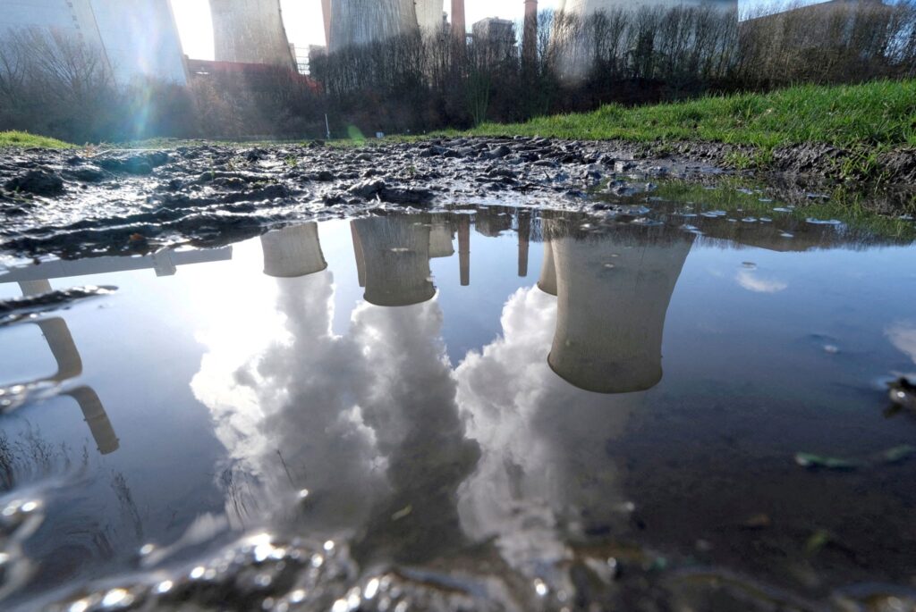 tag_reuters.com_2022_newsml_RC29IT9DRX00_1916963126
